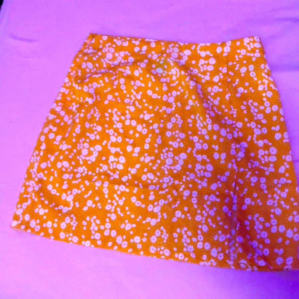 yellow skirt